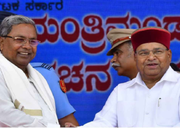 (Left) Chief Minister Siddaramaiah (Right) Governor Tawar Chand  Gehlot