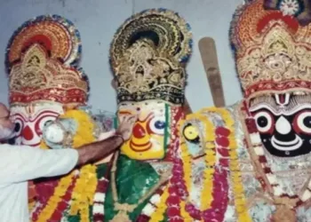 File photo of PM Narendra Modi offering puja to Maa Subhadra in Ahmedabad when he became the Chief Minister