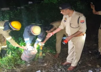 Police and fire services personnel inspect an LPG cyclinder after an attempt was allegedly made to derail the Kalindi Express, heading towards Bhiwani from Prayagraj