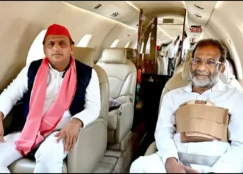 Samajwadi Party MLA Zahid Beg with Akhilesh Yadav (Image Source: Instagram)