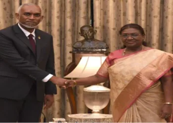 (Left) Maldives President Mohamed Muizzu (Right) President Droupadi Murmu