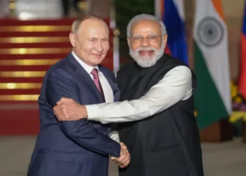 (Left) Russian President vladimir putin (Right) PM Narendra Modi