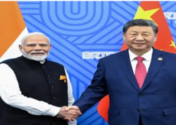 (Right) PM Narendra Modi (Left) Chinese President Xi Jinping