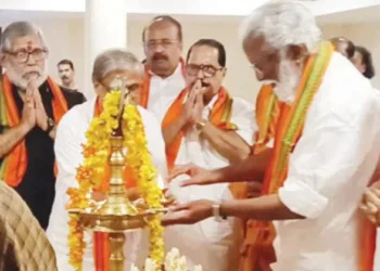 Sabarimala Samrakshana Samgamam inauguration: L/R: Viji Thampi, SJR Kumar, G. Raman Nair, Kummanam Rajasekharan, Akkeeraman Kalidasa Bhattathirippad