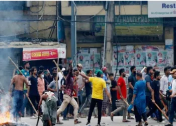 People pelting stones on the streets of Bangladesh