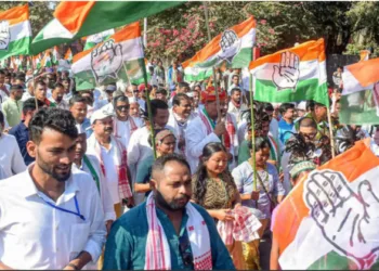 Congress workers with party flag