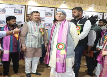 Vice President of Vishwa Hindu Parishad (VHP) and General Secretary of Shri Ram Janmabhoomi Teerth Kshetra, Champat Rai ji, along with the Vice-Chancellor of Deen Dayal Upadhyay Gorakhpur University, Prof. Poonam Tandon inaugurate the exhibition  in honour of Mahant Avaidyanath