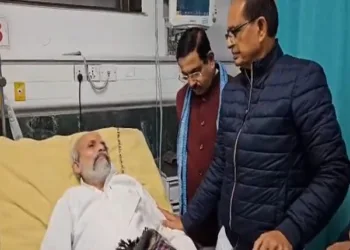 BJP leders meet injured BJP MP's after caos in Parliament (Photo: ANI)