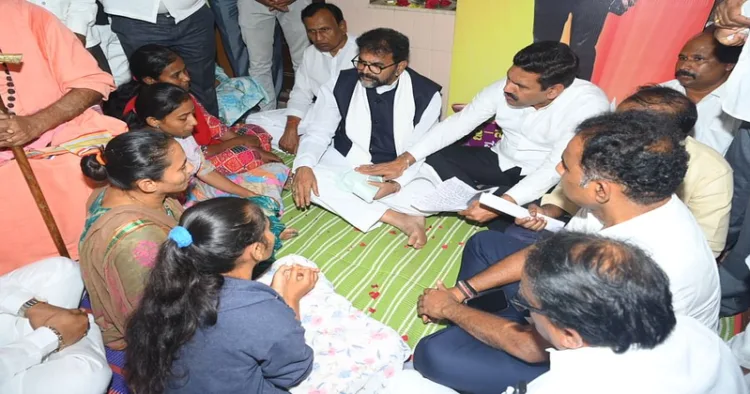 Karnataka BJP leaders visit the house of young contractor Sachin Manappa Panchal who committed suicide in Bidar and met the family members