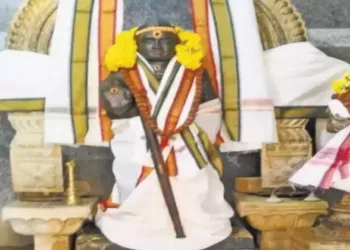 Navapashnam Murugan's murti in a damaged condition