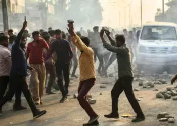 Stone-pelting in Hingoli (Photo: ABP News)