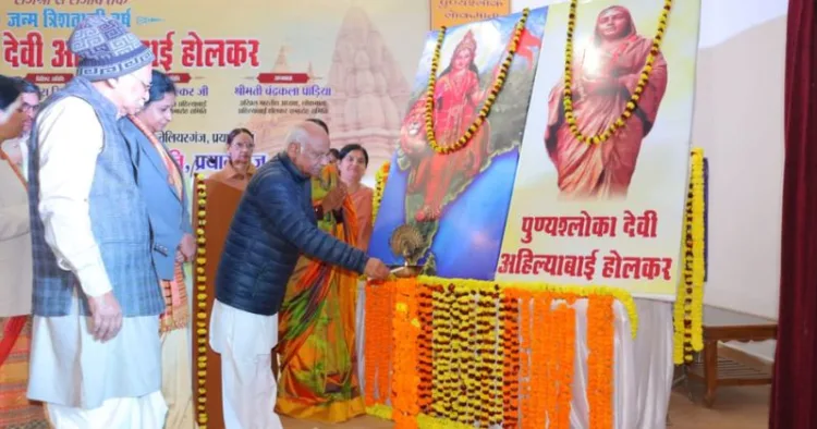 Suresh Soni, Akhil Bharataiya Karyakarini Sadasya of the Rashtriya Swayamsevak Sangh (RSS) paying tribute to Lokmata Ahaliya Bai