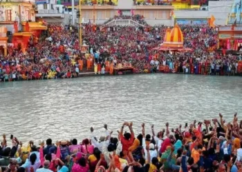 Devotees in Kumbh