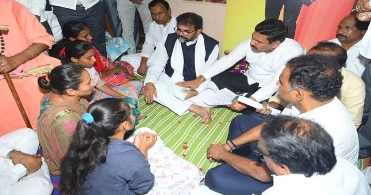 State president BY Vijayendra and Leader of the Opposition in the Legislative Council Chalavadi Narayanaswamy with family members of deceased contractor Sachin Panchal