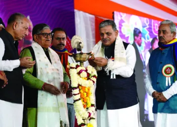 (L to R ) Former National President  of  Sahakar Bharati Dinanath Thakur, Governor of Punjab Gulabchand Kataria,  RSS Sarkaryavah Dattatreya Hosabale and newly elected National President of Sahakar Bharati Dr Uday Joshi  lighting the lamp at 8th National Convention of Sahakar Bharati held in Amritsar, Punjab between December 6 and 8.