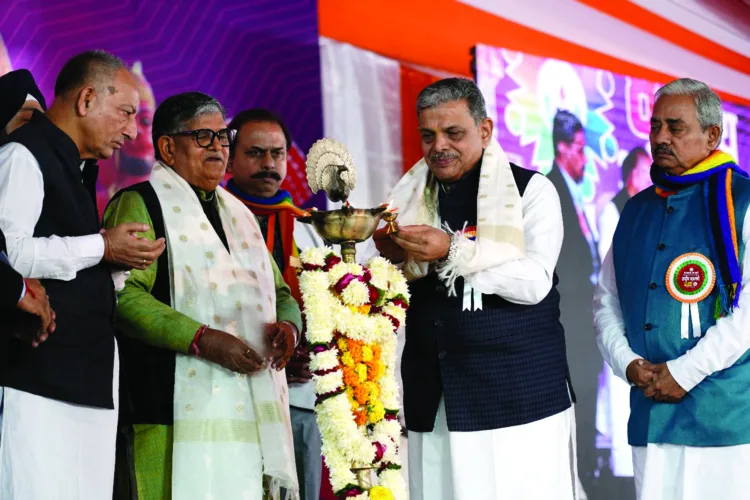 (L to R ) Former National President  of  Sahakar Bharati Dinanath Thakur, Governor of Punjab Gulabchand Kataria,  RSS Sarkaryavah Dattatreya Hosabale and newly elected National President of Sahakar Bharati Dr Uday Joshi  lighting the lamp at 8th National Convention of Sahakar Bharati held in Amritsar, Punjab between December 6 and 8.