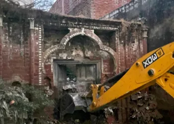 Decades old temple located in Muslim-dominated area (Photo: Aaj Tak)