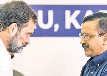 Congress leader Rahul Gandhi and former CM of Delhi Arvind Kejriwal who is out on bail (Photo: HT)