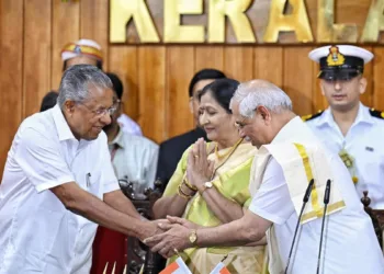 Kerala Governor Rajendra Viswanth Arlekkar  with CM Pinarayi Vijayan