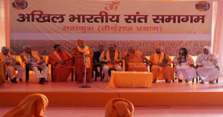 Dignitaries on the stage at 
Akhil Bharatiya Sant Samagam