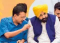 AAP chief Arvind Kejriwal with Punjab CM Bhagwant Mann at an event in New Delhi, Sept. 15 (Photo: India Today)