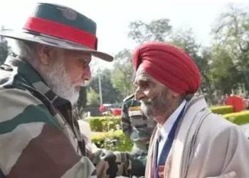 Havaldar Baldev Singh with PM Narendra Modi