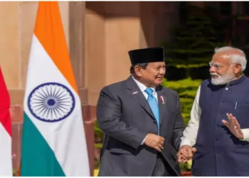 (Left) Indonesian President Prabowo Subianto (Right) PM Narendra Modi