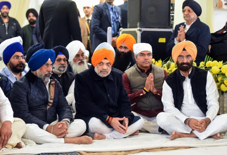 New Delhi, Jan 06 (ANI): Union Home Minister Amit Shah visits Gurdwara Rakabganj Sahib to offer prayers on the occasion of Prakash Parv of Guru Gobind Singh, in New Delhi on Monday. BJP leaders Parvesh Verma, Manjinder Singh Sirsa and others are also seen. (ANI Photo/Shrikant Singh)