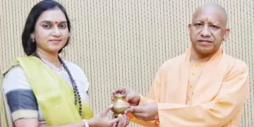 Water Woman of India, Shipra Pathak (Left), Uttar Pradesh Chief Minister Yogi Adityanath (Right)