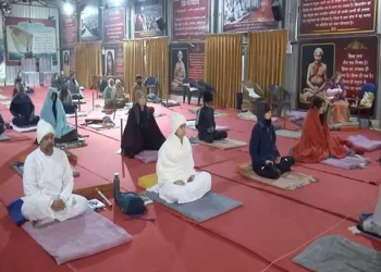 Devotees performing Kriya Yoga in Kumbh (Photo: X)