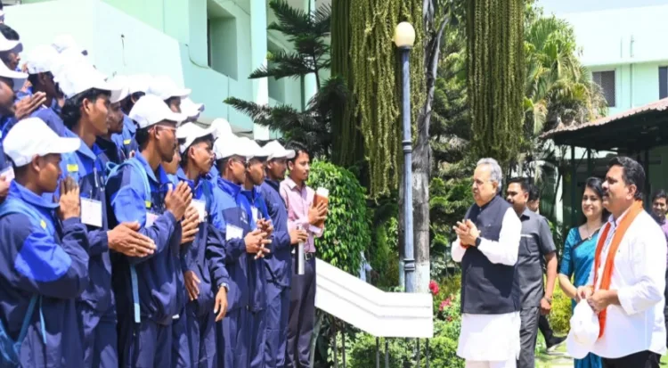 Chhattisgarh Speaker Raman Singh and Deputy CM Sharma interacting with the delegation, Image: dprcg