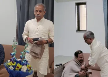 Prajna Pravah National Coordinator J Nandakumar felicitates Joby Mathew for winning Gold in Khelo India Para powerlifting championship