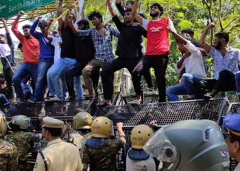 Students Federation of India activists climbing the police barricade at a protest in Thiruvananthapuram (Image used for representative purpose only, source: The Hindu)