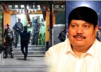 BJP leader and former MP Arjun Singh claimed that at least five to seven rounds were fired. (Video grab/ANI)