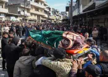 Civilians carrying the dead body