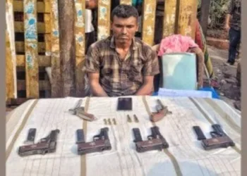 Kolkata Police intercepted one Malda-based illegal arms racketeer Hassan Sk (42) near Sealdah Station