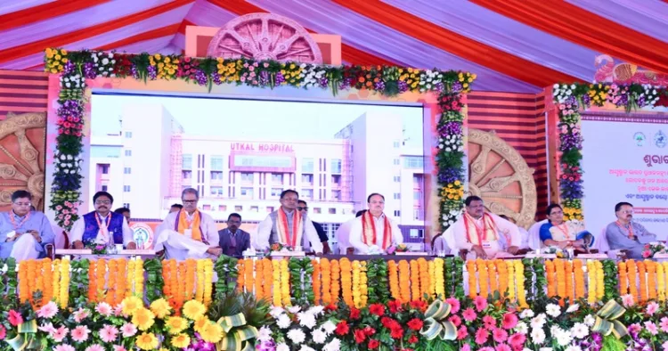 On the occasion of the inauguration of the Ayushman Bharat Yojana in Cuttack, Union Health Minister Shri Jagat Prakash Nadda and Chief Minister Shri Mohan Charan Majhi and other dignitaries