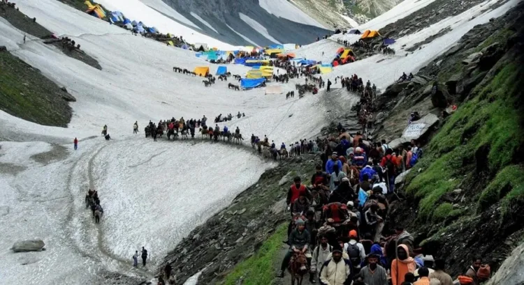 People going for darshan during Amarnath Yatra