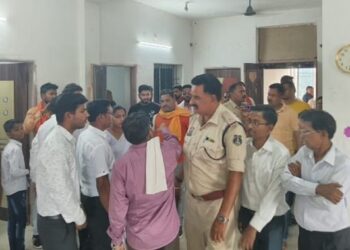 Activists gathered at the meeting hall, accusing the organisers of facilitating conversion activities in the name of prayer meets (Photo: Amar Ujala)