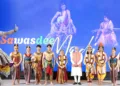 PM Modi with artists who performed Thai Ramayana, Ramakien