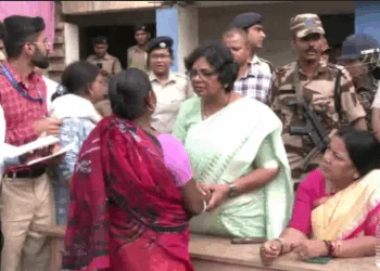 NCW Chairperson Vijaya Rahatkar meetings victims of Murshidabad violence