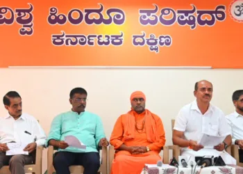 Deepak Rajagopal ,Jagannath Shastri, Narayanānanda (Saraswati Swamiji , Ramachandrarav, Prakash Shetty, - Govardhan Singh, Naveen Kumar (L-R)