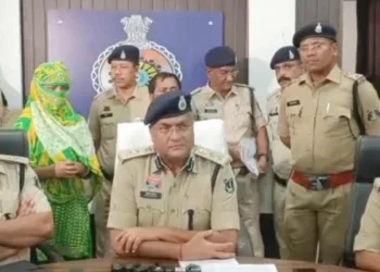 Bangladeshi infiltrator Panna Biwi in custody of Police, image courtesy Lalluram