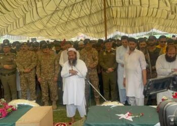 Pakistani soldiers offering ceremonial participation at the funeral in Muridke (Photo: India Today)