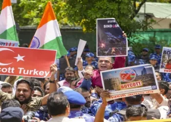 People protesting against Turkey