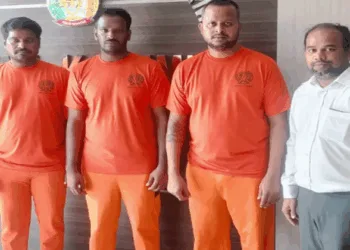 Selvadurai Dinakaran, Govindhasamy Vimalkandhan and Raju Muthukumaran with their lawyer John Paul. (Source: Tamilmurasu)