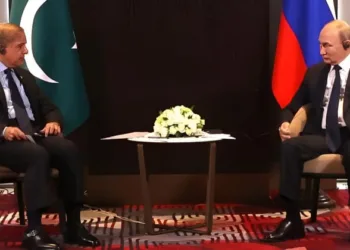Pakistan PM Shehbaz Sharif (Left) and Russian President Vladimir Putin (Right)