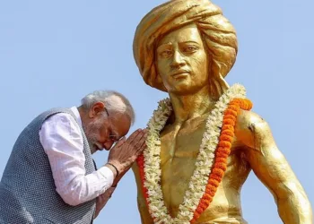 PM Modi paying tribute to Dharti Abha Bhagwan Birsa Munda (Image used for representative purposes)