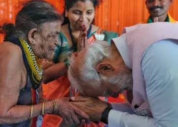 PM Modi's heartwarming meeting with Padma recipients Tulsi Gowda and Sukri Bommagowda