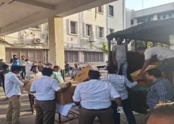 RSS Karyakartas at the civil hospital in Gujarat providing medical help to those who suffered in the Air India Plane crash in Gujarat